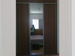Armário 3 portas com espelho e perfil de alumínio - Marcenaria Ferraz